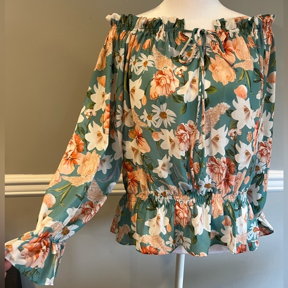 Women's Fall Top -Off The Shoulder - Floral Print Ruffle Sleeve - Size L - Picture 10 of 11